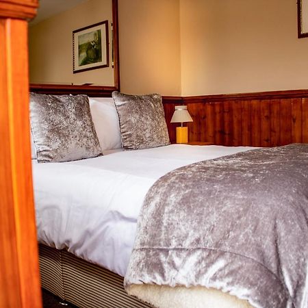The Dolphin Hotel Chard Extérieur photo